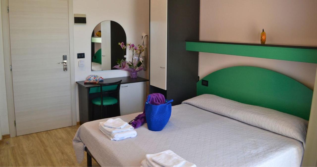 Hotel Tre Stelle Rimini Exterior foto