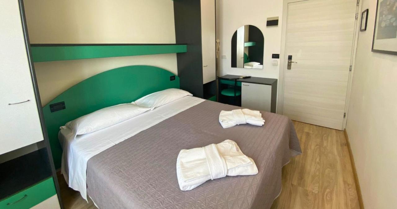 Hotel Tre Stelle Rimini Exterior foto